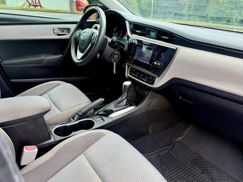 Used 2019 Toyota Corolla LE FWD image 12