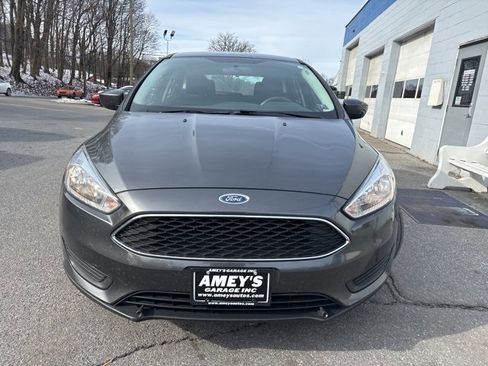 Used 2018 Ford Focus SE image 2
