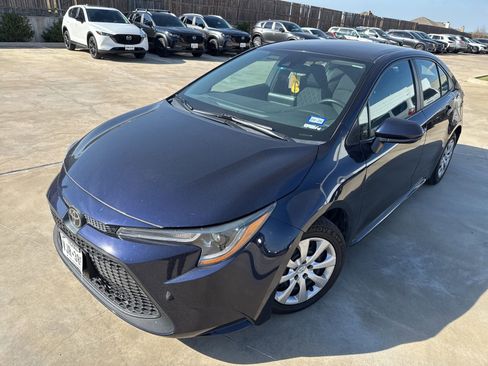 Used 2022 Toyota Corolla LE image 1