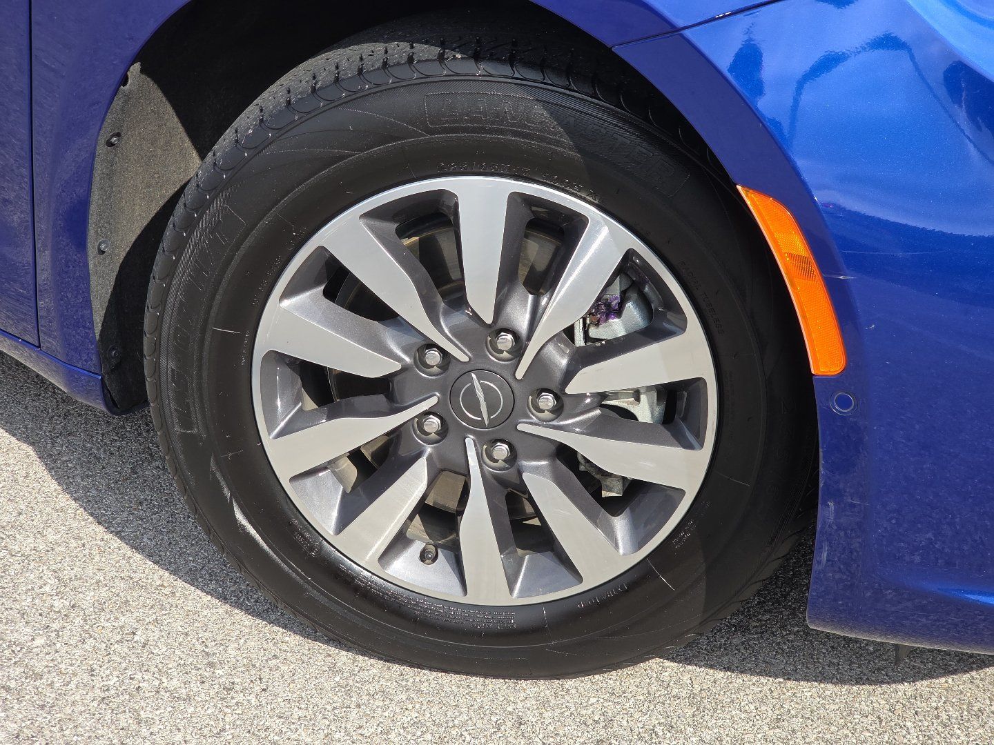 Used 2021 Chrysler Pacifica Touring-L FWD image 8
