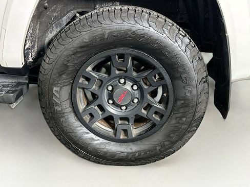 Used 2018 Toyota 4Runner SR5 Premium image 11