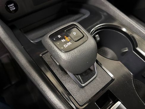 Used 2024 Nissan Rogue S FWD image 27