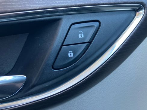 Used 2023 Buick Envision Avenir image 12