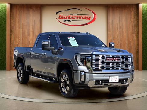 Used 2025 GMC Sierra 2500 Denali w/ Denali Reserve Package AWD/4WD image 3