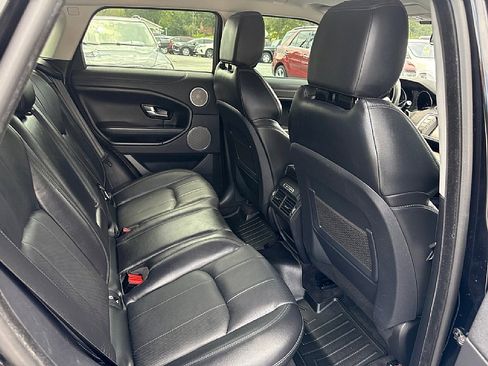Used 2019 Land Rover Range Rover Evoque SE Premium image 14
