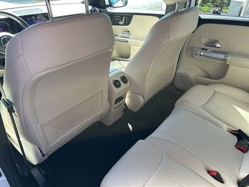 Used 2024 Mercedes-Benz GLB 250 4MATIC image 11