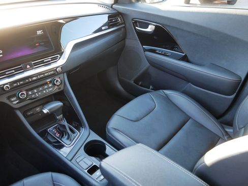 Certified 2022 Kia Niro Touring Special Edition image 11