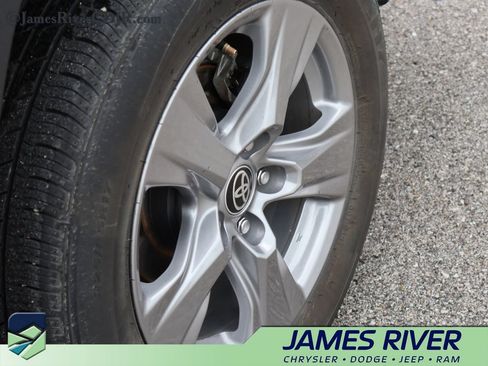 Used 2024 Toyota RAV4 XLE FWD image 37