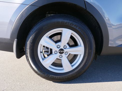 Certified 2025 Kia Sorento LX image 11