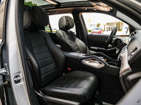 Used 2025 Mercedes-Benz GLS 580 4MATIC image 47