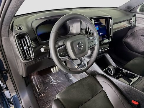 Used 2022 Volvo XC40 P8 Recharge Plus AWD/4WD image 9