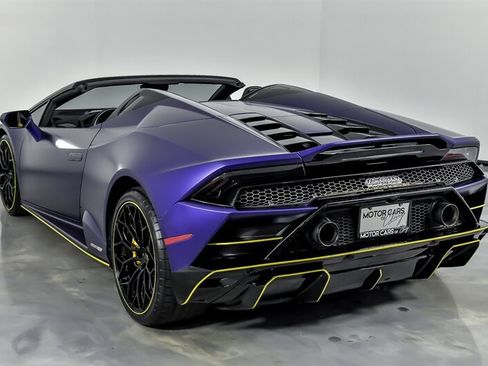Used 2021 Lamborghini Huracan EVO RWD image 8