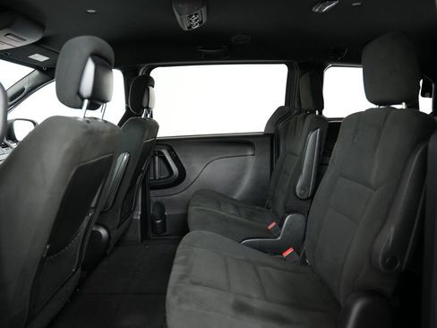 Used 2015 Dodge Grand Caravan SE image 32