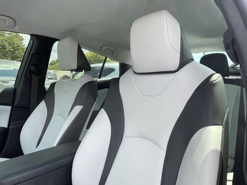 Used 2022 Toyota Prius XLE FWD image 11