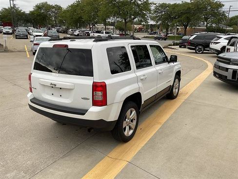 Used 2015 Jeep Patriot Latitude AWD/4WD image 3