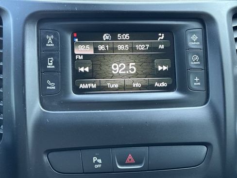 Used 2017 Jeep Cherokee Latitude w/ Safety/Convenience Group FWD image 22