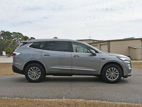 Used 2024 Buick Enclave Premium image 5