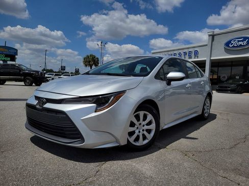 Used 2024 Toyota Corolla LE FWD image 2