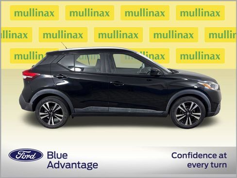 Used 2019 Nissan Kicks SV FWD image 2