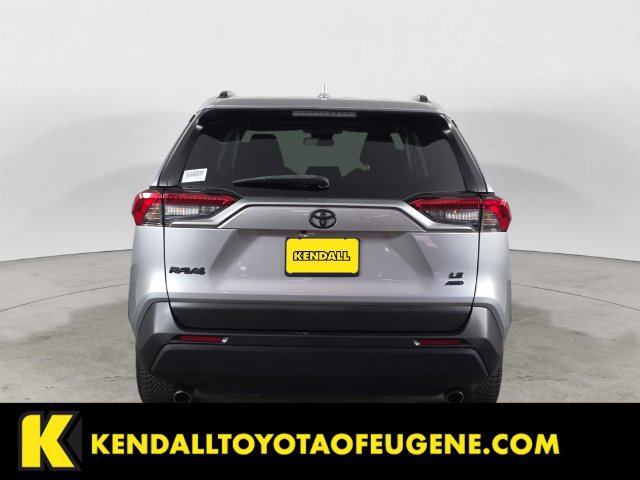 Used 2021 Toyota RAV4 LE AWD/4WD image 6