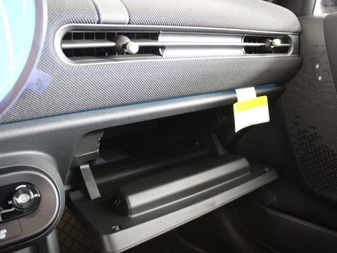 Used 2026 MINI Cooper 4-Door Hardtop FWD image 25