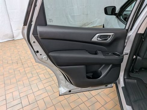 Used 2017 Nissan Pathfinder S AWD/4WD image 19