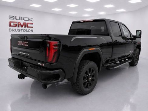 Used 2024 GMC Sierra 2500 AT4 AWD/4WD image 9