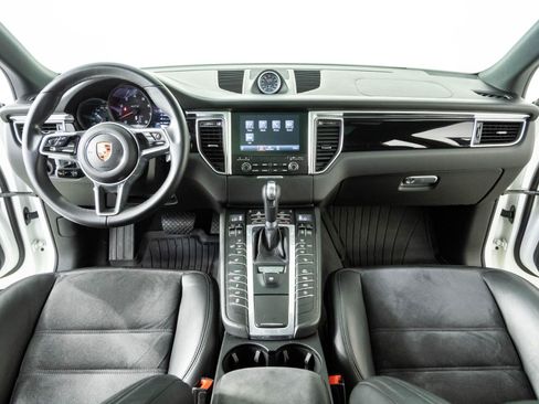 Used 2018 Porsche Macan GTS AWD/4WD image 17