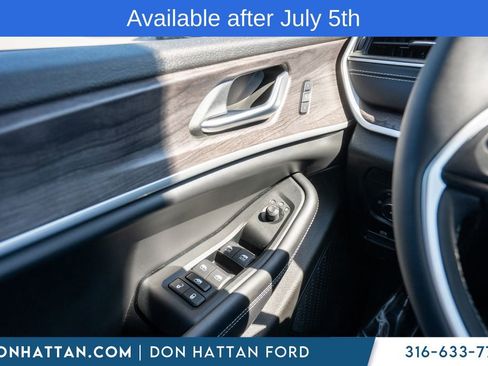 Used 2023 Jeep Grand Cherokee L Limited AWD/4WD image 16