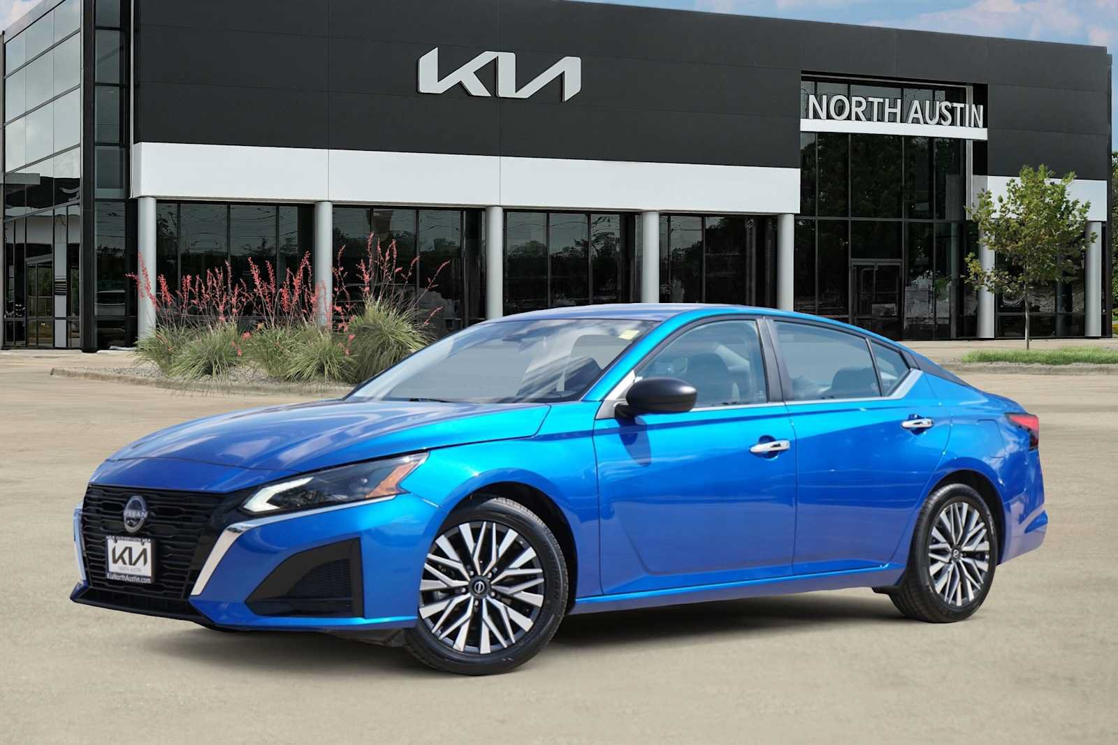 Used 2025 Nissan Altima 2.5 SV FWD image 1