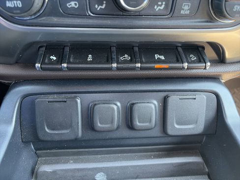 Used 2015 Chevrolet Silverado 2500 LTZ w/ LTZ Plus Package AWD/4WD image 19