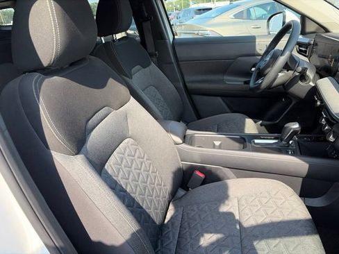 Used 2025 Nissan Kicks SV FWD image 13