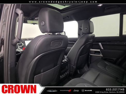 Used 2022 Land Rover Defender 110 X-Dynamic SE AWD/4WD image 25