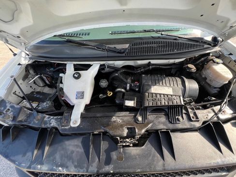 Used 2017 Chevrolet Express 2500 RWD image 14