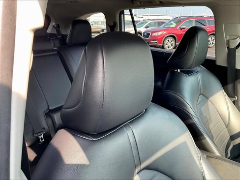 Used 2023 Toyota Highlander XLE FWD image 24