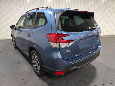 Used 2023 Subaru Forester Premium AWD/4WD image 3
