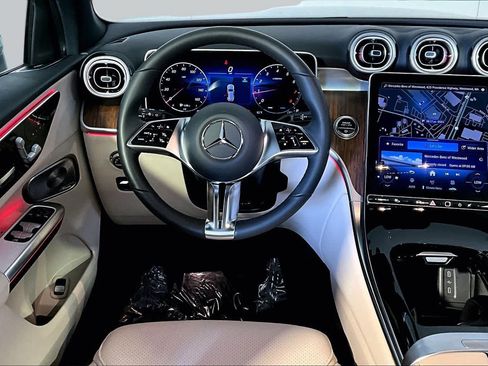 Used 2026 Mercedes-Benz GLC 300 4MATIC image 6