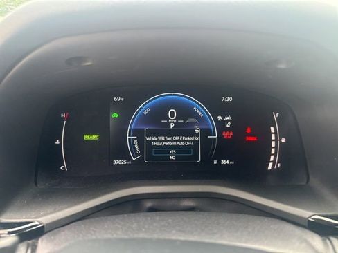 Used 2025 Toyota Camry SE FWD image 11