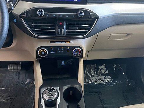 Used 2022 Ford Escape SE image 23