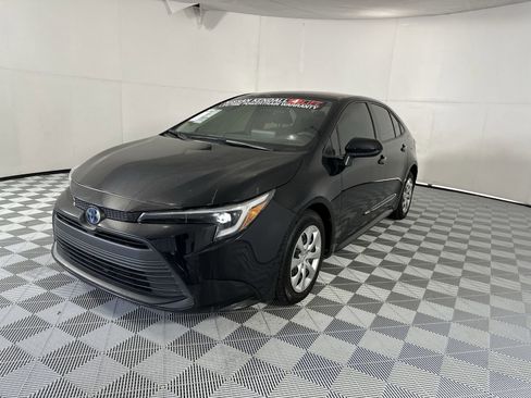 Used 2023 Toyota Corolla LE image 4