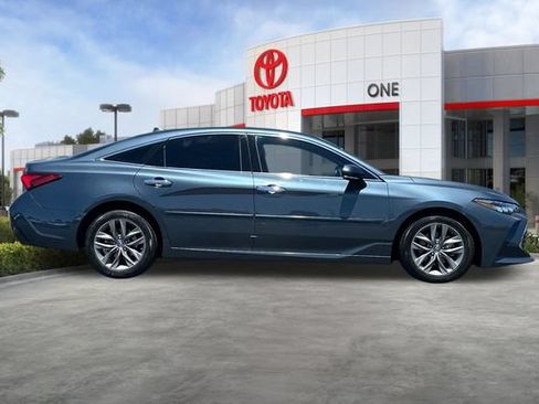 Used 2019 Toyota Avalon XLE w/ Carpet Mat Package FWD image 3