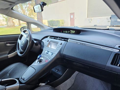 Used 2014 Toyota Prius Plug-In Hybrid image 27