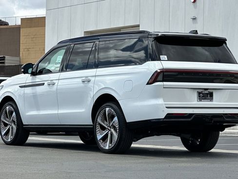 New 2026 Lincoln Navigator L Black Label w/ Black Label Special Edition AWD/4WD image 5