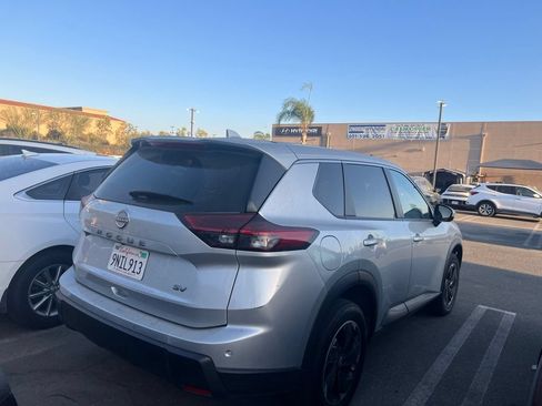 Used 2024 Nissan Rogue SV FWD image 7