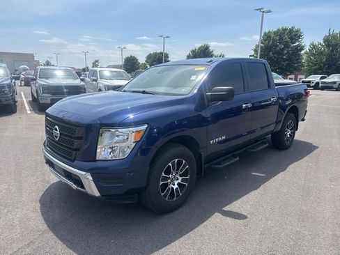 Used 2021 Nissan Titan SV w/ SV Convenience Package AWD/4WD image 3