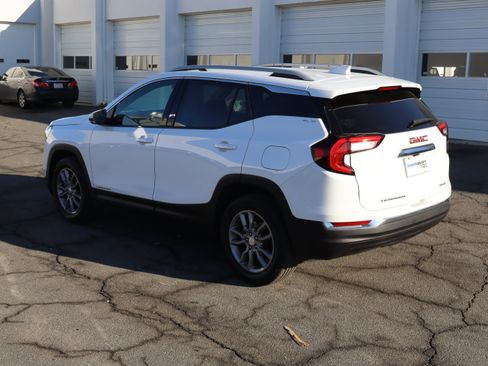 Certified 2024 GMC Terrain SLT image 8