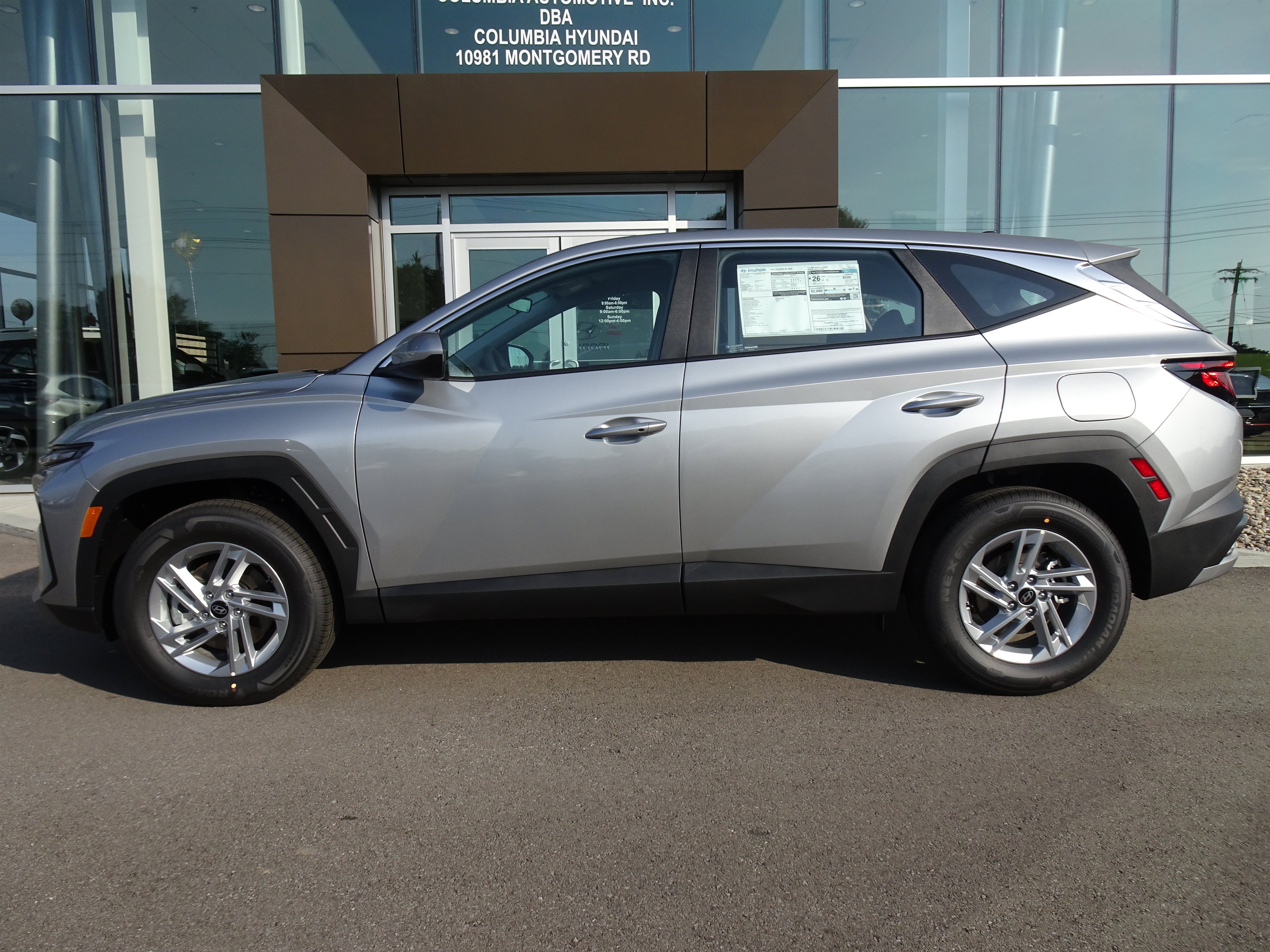 New 2025 Hyundai Tucson SE AWD/4WD image 2