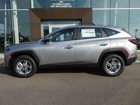 New 2025 Hyundai Tucson SE image 2