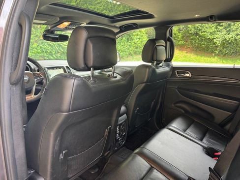 Used 2018 Jeep Grand Cherokee Limited AWD/4WD image 24