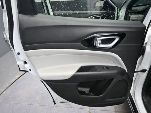 Used 2025 Jeep Compass Limited image 35